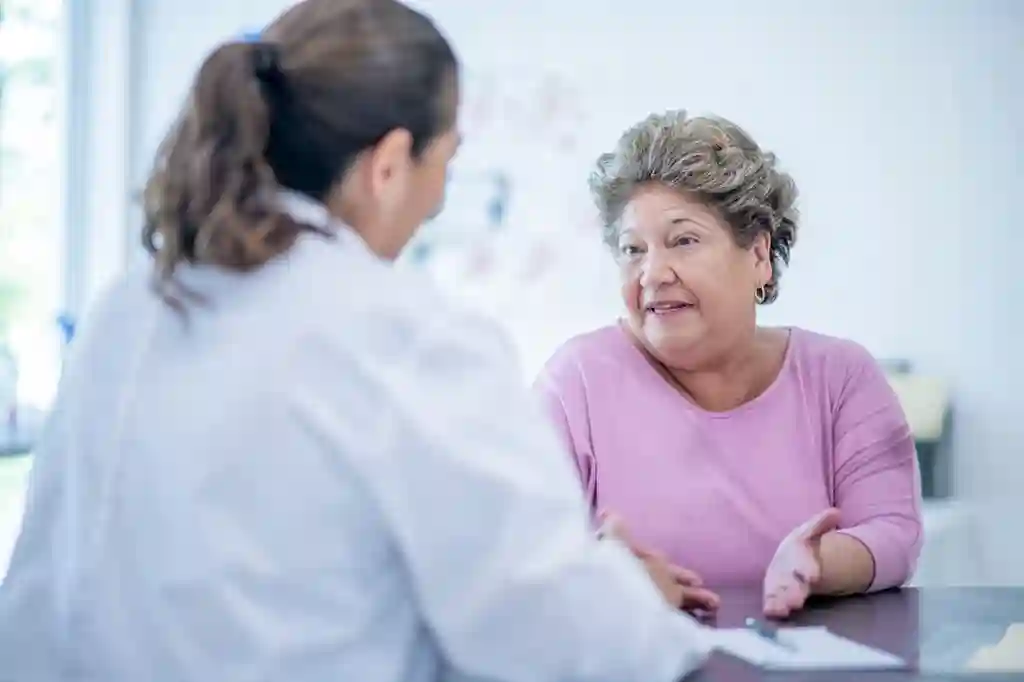 Întărirea sistemului imunitar – Ghid complet Întărirea sistemului imunitar – femeie discută cu medicul despre tratamentul pentru imunitate scăzută